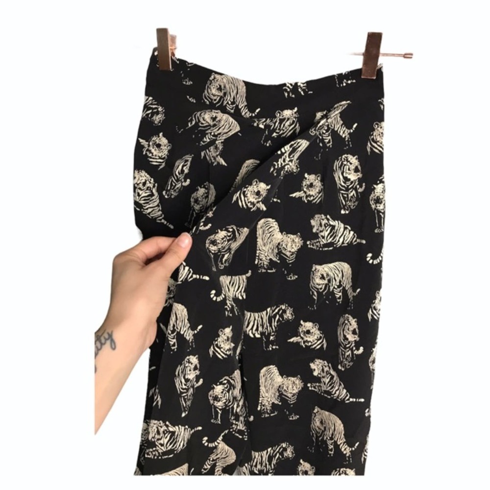 Forever 21 | High Rise Tiger Pattern Pants Black • - Picture 3 of 10